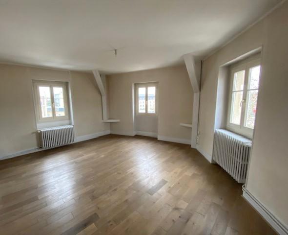 Appartement
                                                                                                                                                                                                                                                                                                                        5 pièce(s)                                                                                                                                                                                                          3 chambre(s)                                                                                                                                                                                                          121  m²