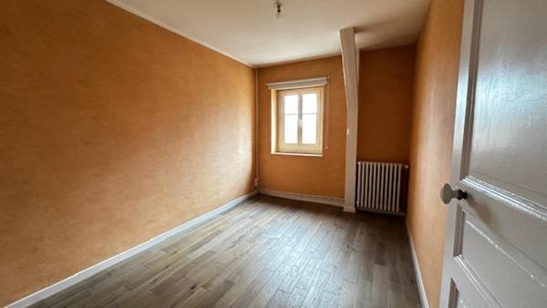 Appartement
                                                                                                                                                                                                                                                                                                                        5 pièce(s)                                                                                                                                                                                                          3 chambre(s)                                                                                                                                                                                                          121  m²