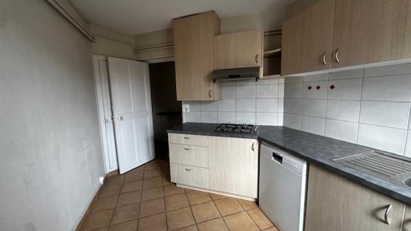 Appartement
                                                                                                                                                                                                                                                                                                                        5 pièce(s)                                                                                                                                                                                                          3 chambre(s)                                                                                                                                                                                                          121  m²