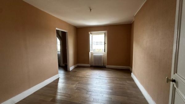Appartement
                                                                                                                                                                                                                                                                                                                        5 pièce(s)                                                                                                                                                                                                          3 chambre(s)                                                                                                                                                                                                          121  m²