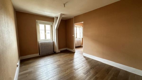 Appartement
                                                                                                                                                                                                                                                                                                                        5 pièce(s)                                                                                                                                                                                                          3 chambre(s)                                                                                                                                                                                                          121  m²