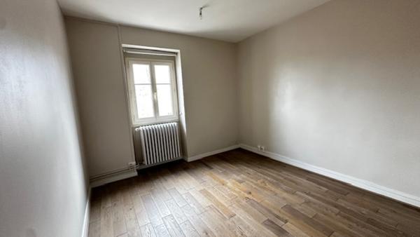 Appartement
                                                                                                                                                                                                                                                                                                                        5 pièce(s)                                                                                                                                                                                                          3 chambre(s)                                                                                                                                                                                                          121  m²