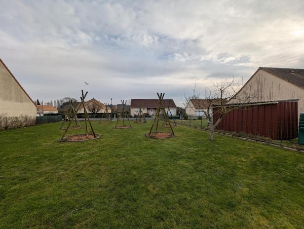 Terrain à VILLAINES-SOUS-MALICORNE, 72270 - 400m²