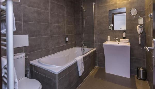 INVESTISSEMENT LOCATIF  FERNEY VOLTAIRE  Résidence Tourisme Zenitude Swiss Apparthotels  6 % de rentabilité