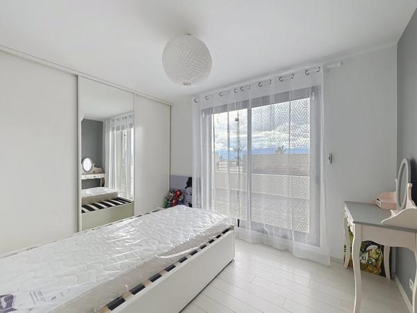 VILLA CONTEMPORAINE AVEC PISCINE, VILLENEUVE DE LA RAHO