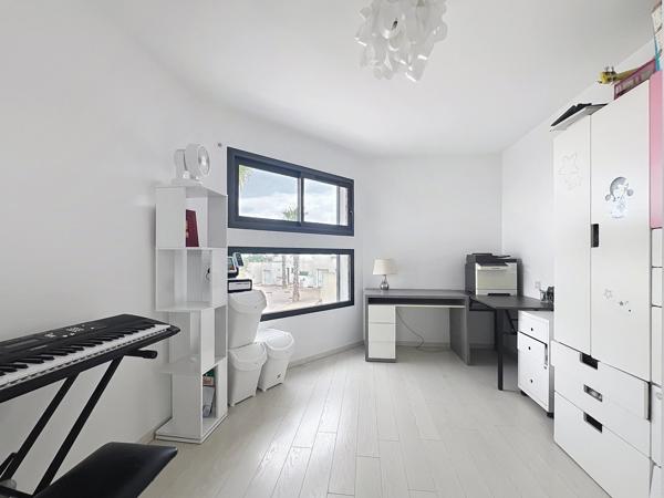VILLA CONTEMPORAINE AVEC PISCINE, VILLENEUVE DE LA RAHO