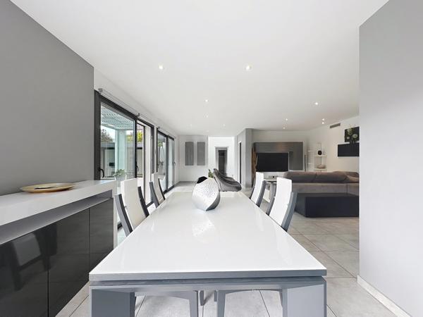 VILLA CONTEMPORAINE AVEC PISCINE, VILLENEUVE DE LA RAHO