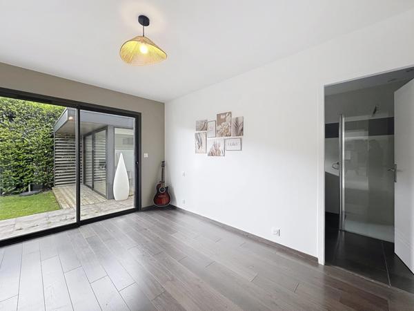 VILLA CONTEMPORAINE AVEC PISCINE, VILLENEUVE DE LA RAHO
