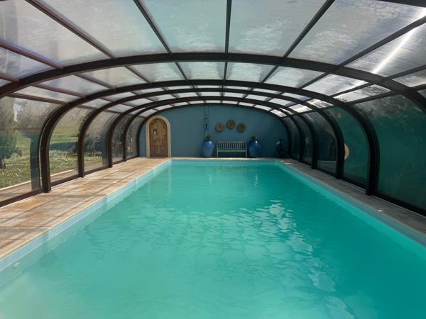 Maison de Charme Entourée de Nature, avec Piscine et Vue Dégagée