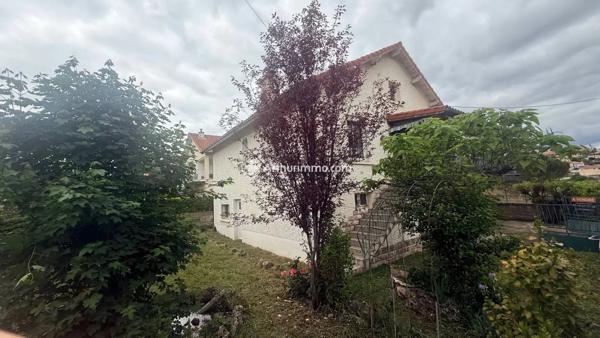 Vente                                                      Maison
                        
                     6 pièces                      93 m2                     à Millau