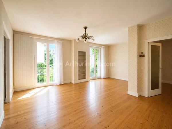 Vente                                                      Maison de ville
                        
                     14 pièces                      163 m2                     à Clermont-Ferrand
