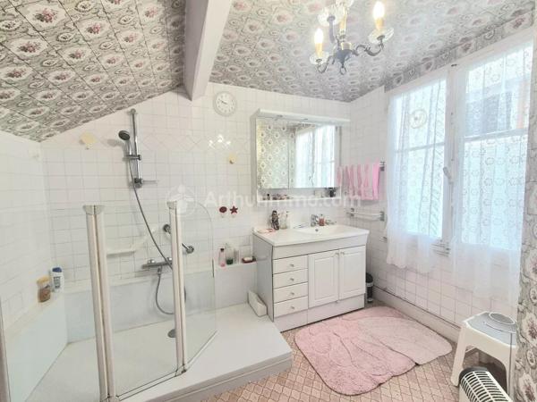 Vente                                                      Maison de ville
                        
                     14 pièces                      163 m2                     à Clermont-Ferrand