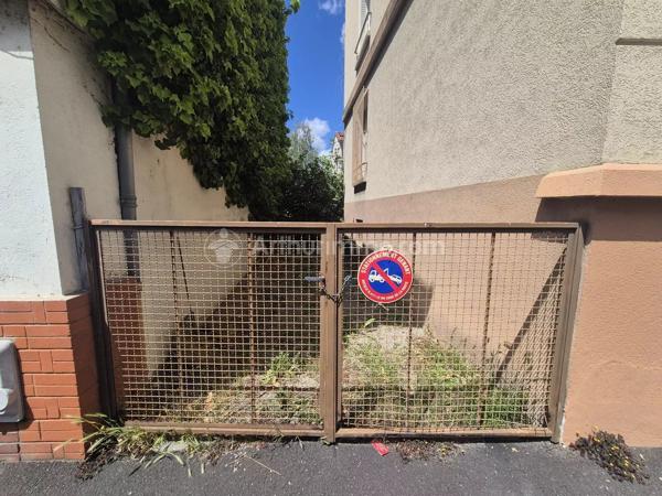 Vente                                                      Maison de ville
                        
                     14 pièces                      163 m2                     à Clermont-Ferrand