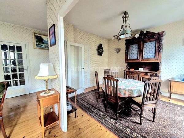 Vente                                                      Maison de ville
                        
                     14 pièces                      163 m2                     à Clermont-Ferrand