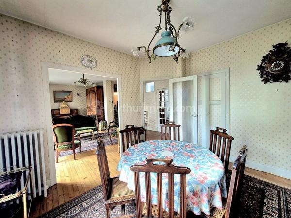 Vente                                                      Maison de ville
                        
                     14 pièces                      163 m2                     à Clermont-Ferrand