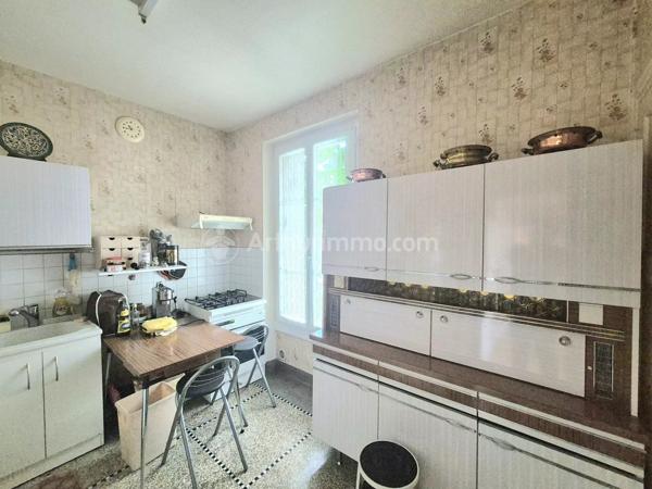 Vente                                                      Maison de ville
                        
                     14 pièces                      163 m2                     à Clermont-Ferrand