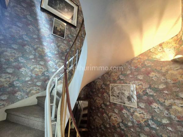 Vente                                                      Maison de ville
                        
                     14 pièces                      163 m2                     à Clermont-Ferrand
