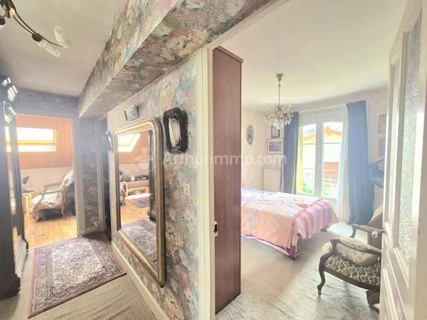 Vente                                                      Maison de ville
                        
                     14 pièces                      163 m2                     à Clermont-Ferrand