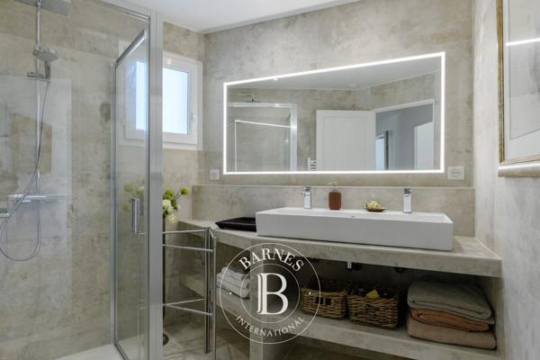 Sanary-sur-Mer, Villa  252 m² à vendre
