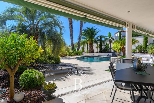 Sanary-sur-Mer, Villa  252 m² à vendre