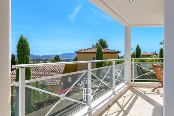Sanary-sur-Mer, Villa  252 m² à vendre