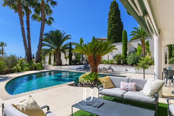 Sanary-sur-Mer, Villa  252 m² à vendre