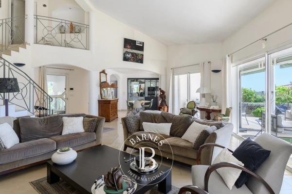 Sanary-sur-Mer, Villa  252 m² à vendre