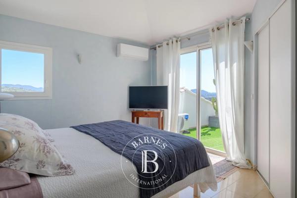 Sanary-sur-Mer, Villa  252 m² à vendre