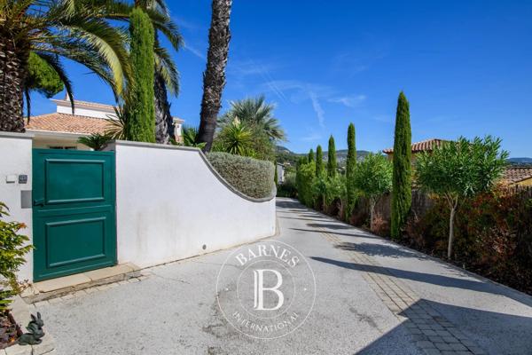 Sanary-sur-Mer, Villa  252 m² à vendre