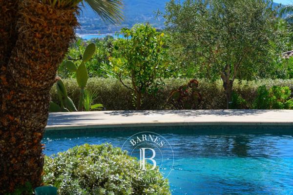 Sanary-sur-Mer, Villa  252 m² à vendre