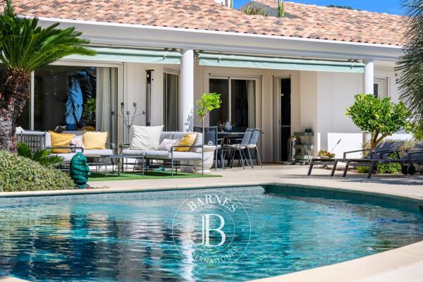 Sanary-sur-Mer, Villa  252 m² à vendre