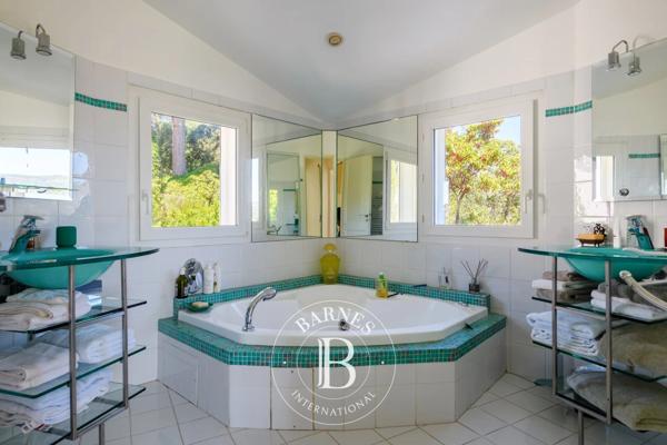 Sanary-sur-Mer, Villa  252 m² à vendre