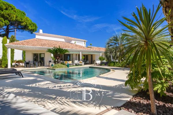 Sanary-sur-Mer, Villa  252 m² à vendre