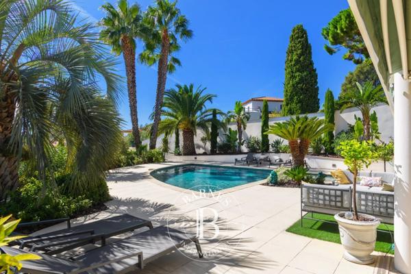 Sanary-sur-Mer, Villa  252 m² à vendre