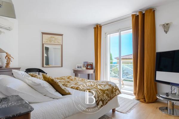 Sanary-sur-Mer, Villa  252 m² à vendre