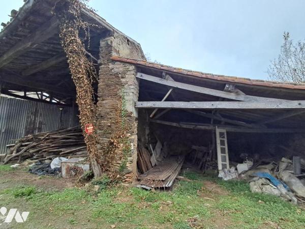 Terrain à batir avec ancienne dépendances à rénover