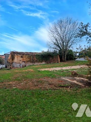 Terrain à batir avec ancienne dépendances à rénover