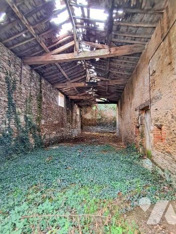 Terrain à batir avec ancienne dépendances à rénover