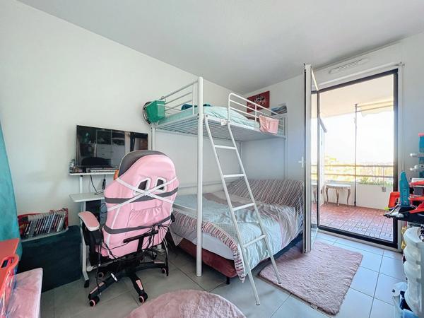 Appartement à vendre 2 pièces 35,50 m2 avec terrasse de 13,45 m2 JUVIGNAC (34) résidence de standing avec piscine