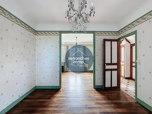 Pavillon sur sous-sol avec studio indépendant, grande grange et terrain clos  La Loupe (28240)