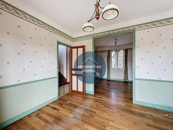 Pavillon sur sous-sol avec studio indépendant, grande grange et terrain clos  La Loupe (28240)