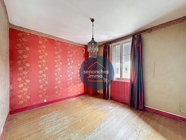 Pavillon sur sous-sol avec studio indépendant, grande grange et terrain clos  La Loupe (28240)