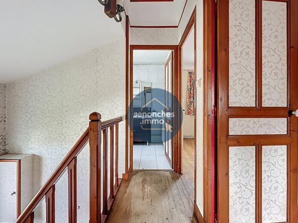 Pavillon sur sous-sol avec studio indépendant, grande grange et terrain clos  La Loupe (28240)