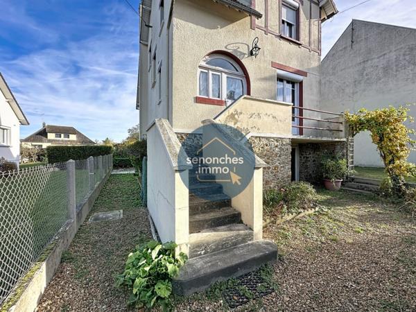 Pavillon sur sous-sol avec studio indépendant, grande grange et terrain clos  La Loupe (28240)