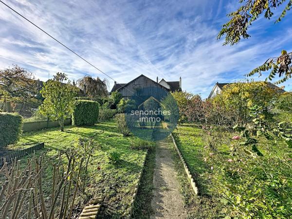Pavillon sur sous-sol avec studio indépendant, grande grange et terrain clos  La Loupe (28240)