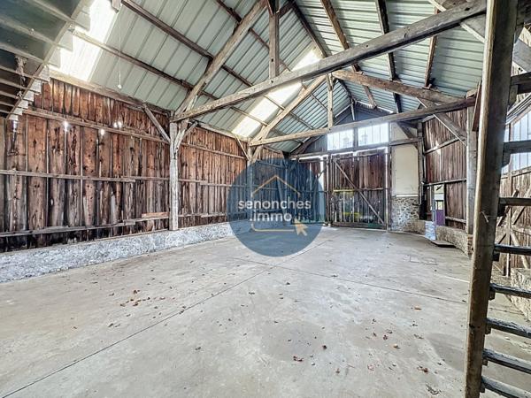 Pavillon sur sous-sol avec studio indépendant, grande grange et terrain clos  La Loupe (28240)