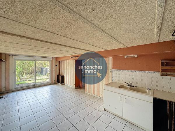 Pavillon sur sous-sol avec studio indépendant, grande grange et terrain clos  La Loupe (28240)