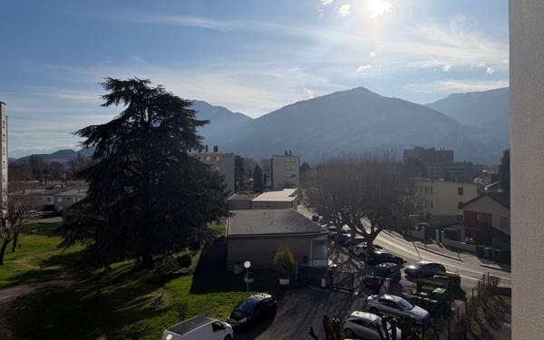 Appartement à vendre    1 pièce • 30 m2 Saint-Égrève