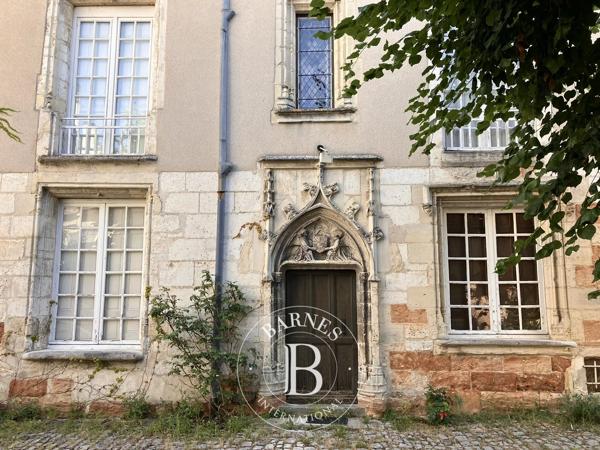 Bourges, Ensemble immobilier  920 m² à vendre