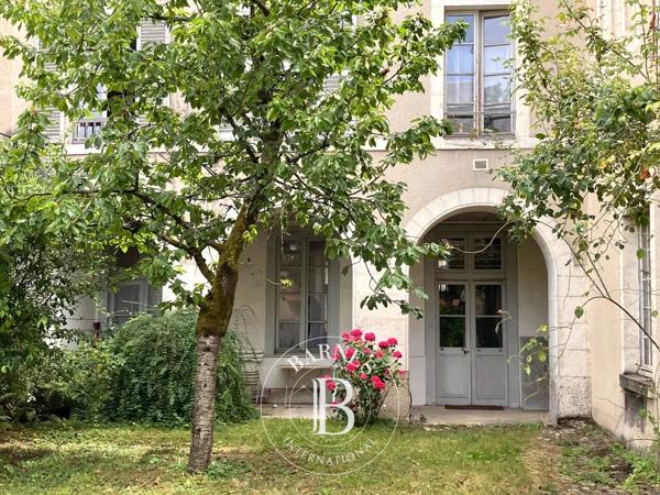 Bourges, Ensemble immobilier  920 m² à vendre